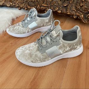Liliana Geezy-3 Silver Lace Up Jogger Sneaker